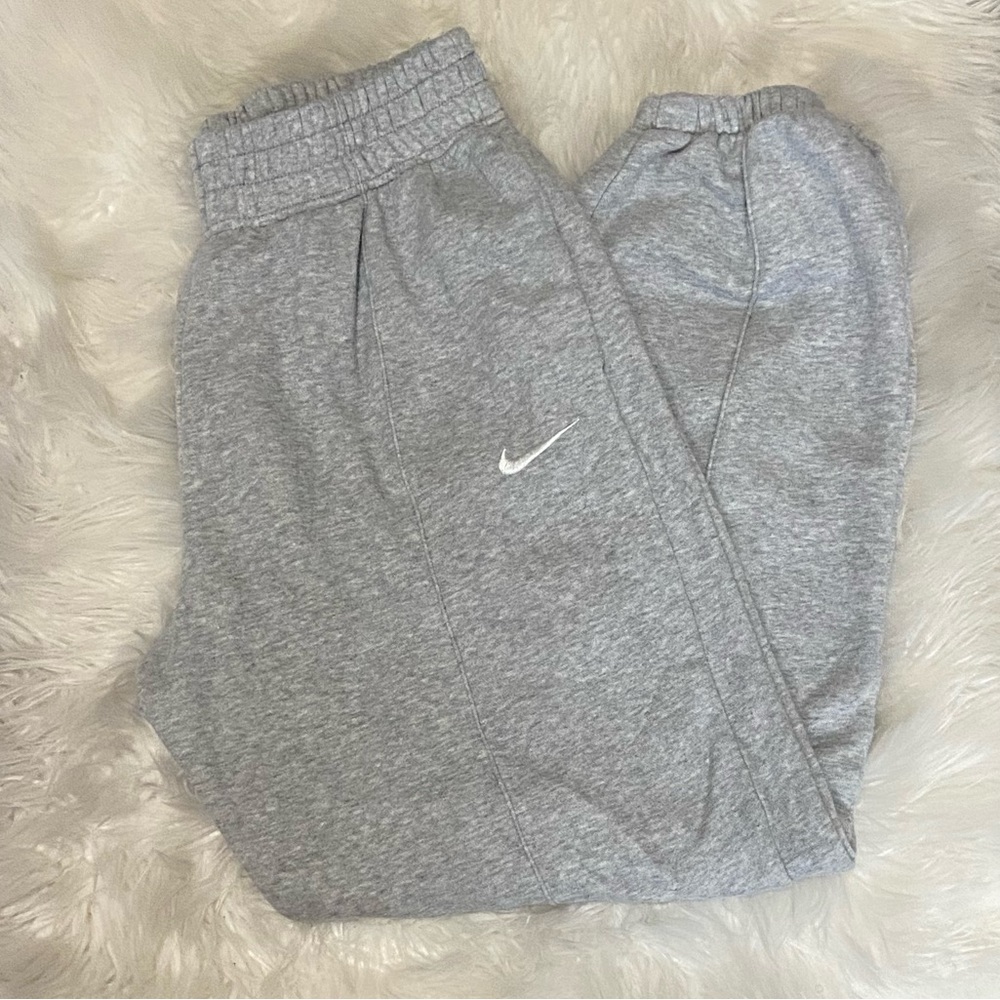 Grey Nike Sweatpants 🐰